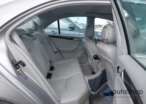 2005 Mercedes-Benz C 240 Luxury из США, поврежденный, VIN WDBRF61J15A789470